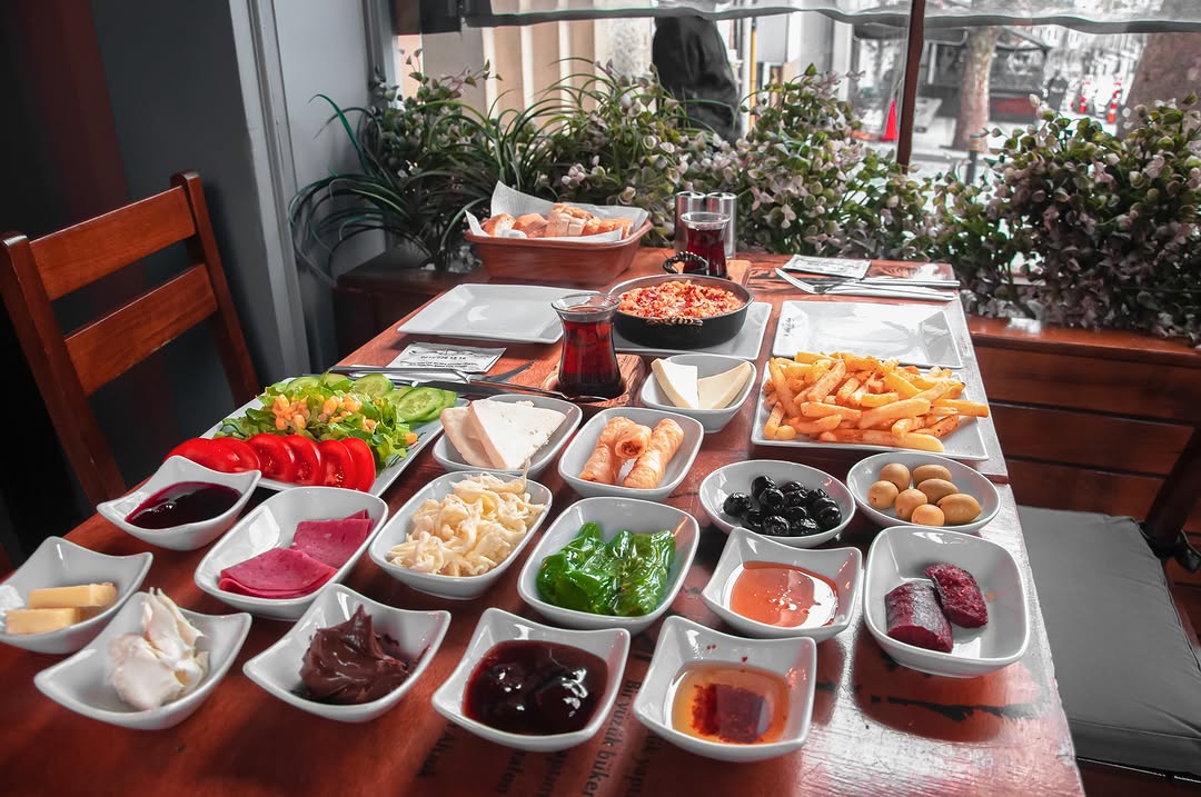 Şairler Serpme Kahvaltı